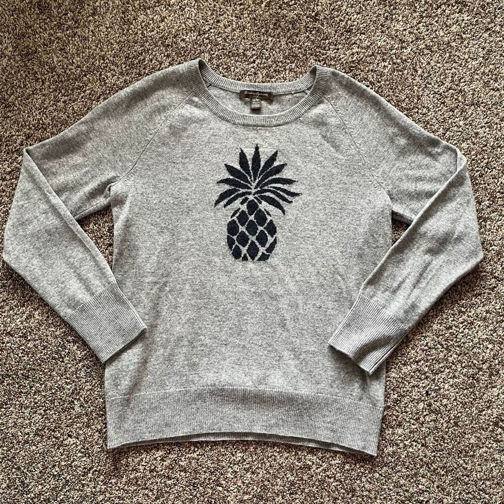 Tommy Bahama 100% cashmere women’s size medium grey pineapple sweater